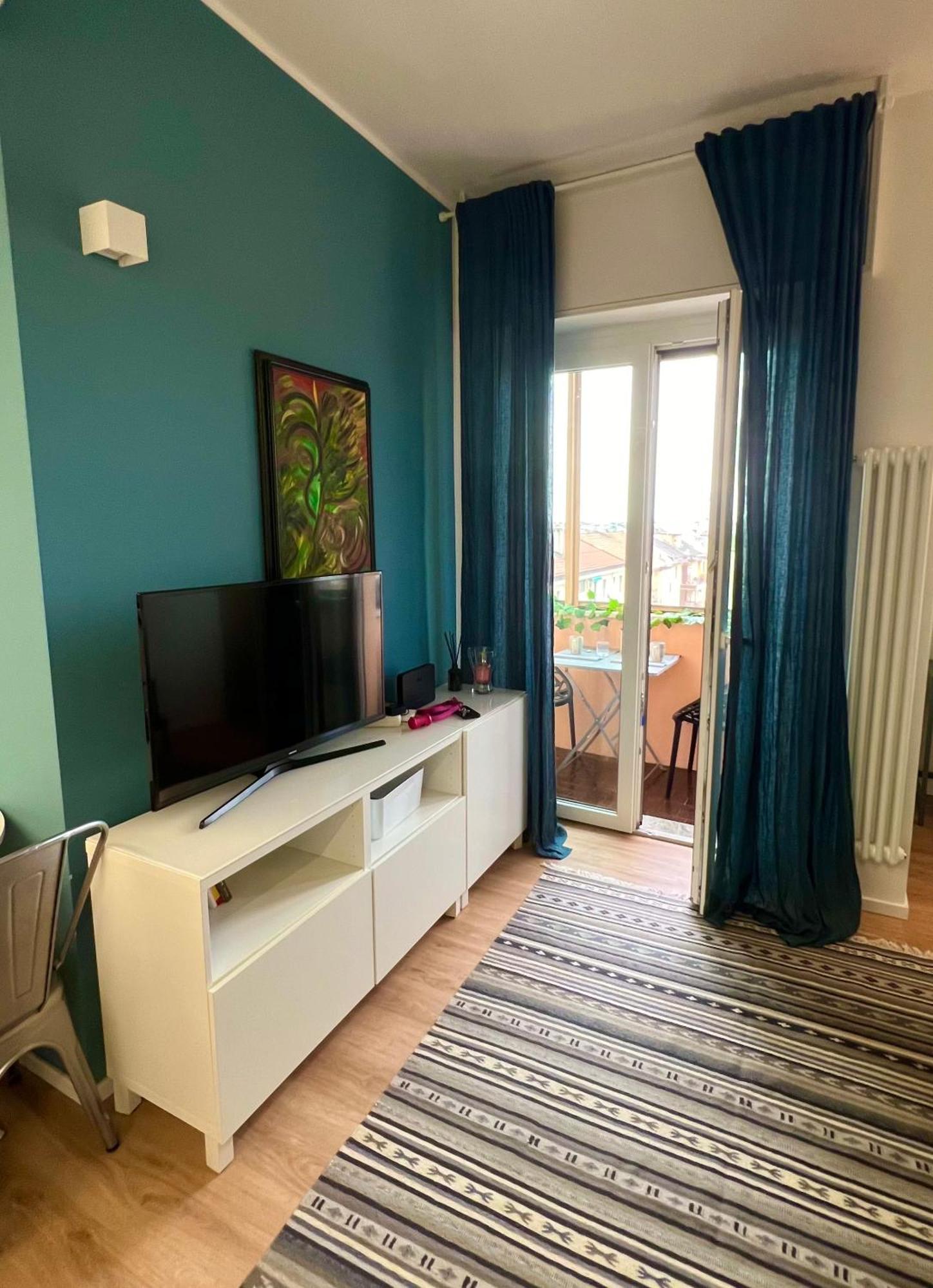 Gambara Urban Flat - Stylish And Next To Metro Apartment *