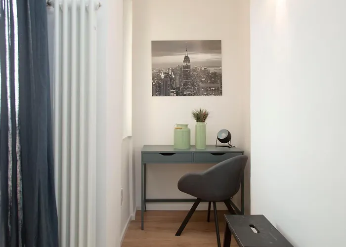 Gambara Urban Flat - Stylish And Next To Metro