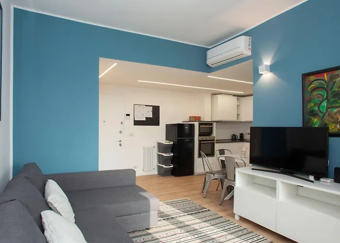 Gambara Urban Flat - Stylish And Next To Metro