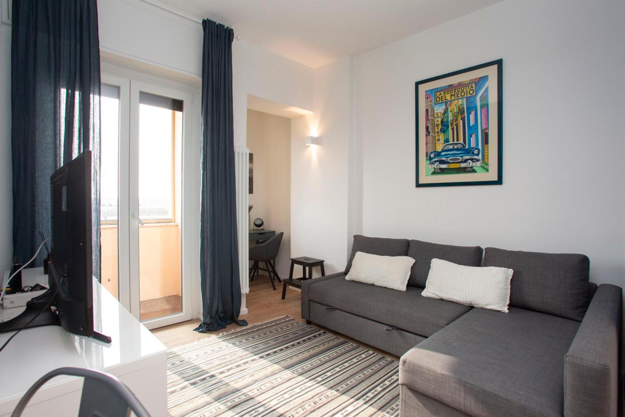 Gambara Urban Flat - Stylish And Next To Metro Apartment