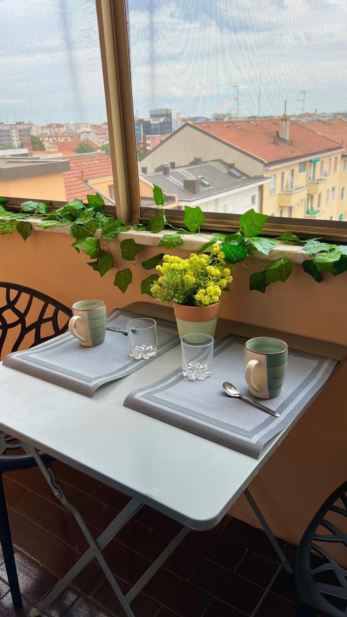 Gambara Urban Flat - Stylish And Next To Metro Apartment Milan