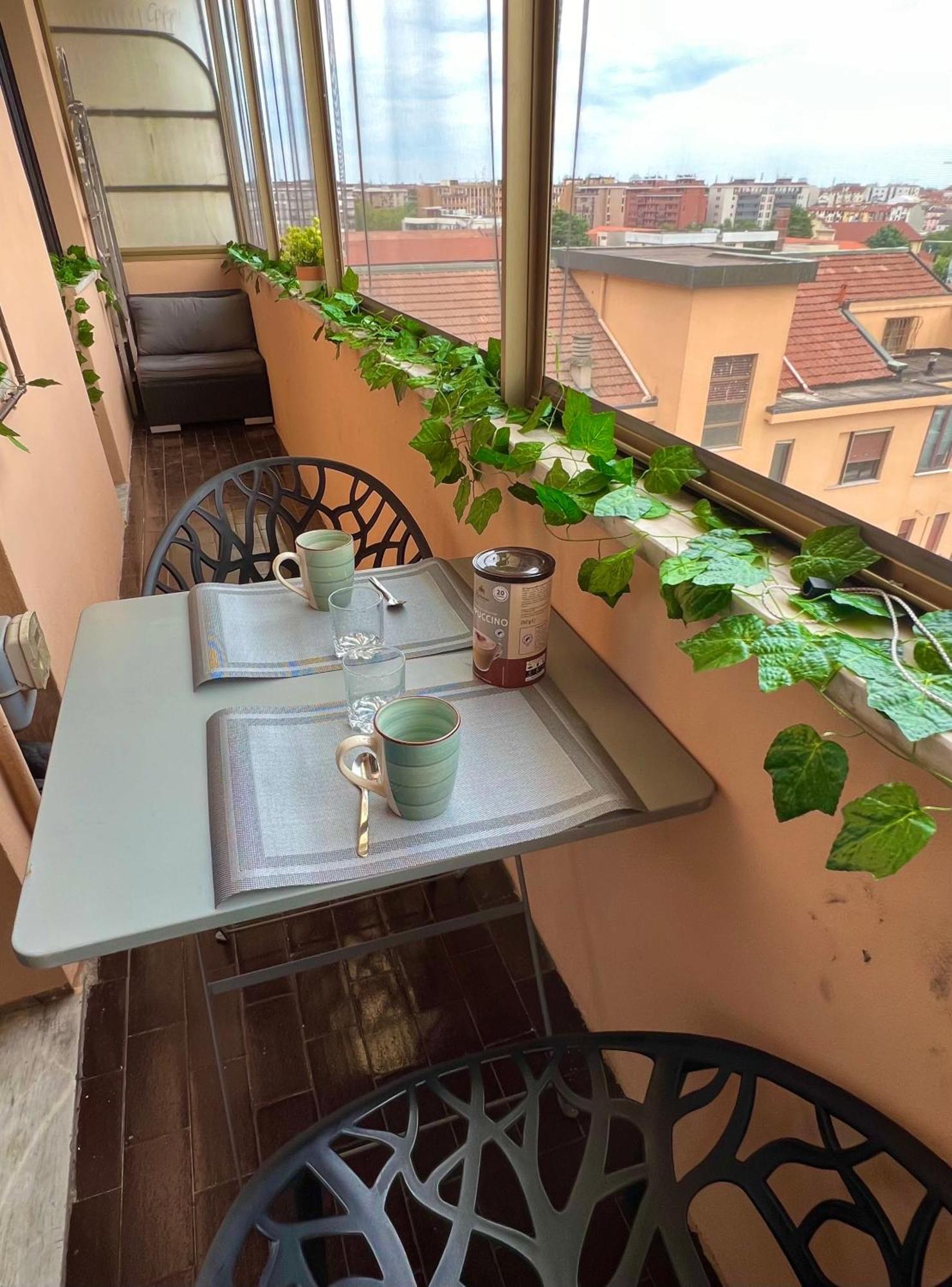 Gambara Urban Flat - Stylish And Next To Metro Apartment