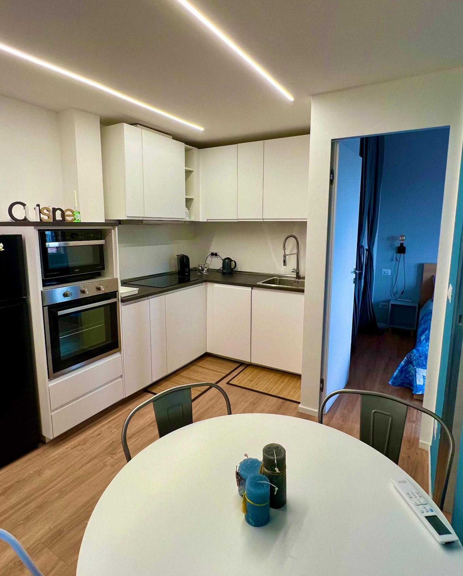 Gambara Urban Flat - Stylish And Next To Metro